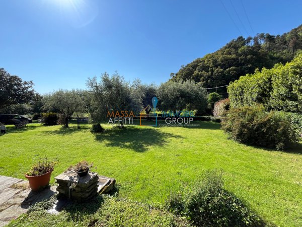 casa indipendente in vendita a Montignoso in zona Capanne