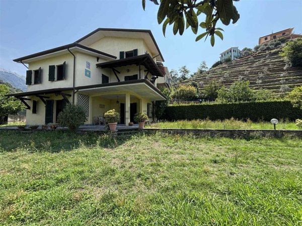 casa indipendente in vendita a Montignoso in zona Capanne