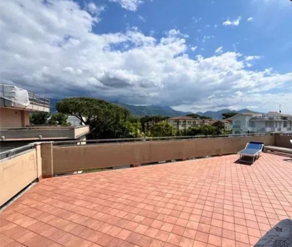 casa indipendente in vendita a Montignoso