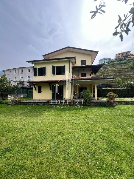 casa indipendente in vendita a Montignoso in zona Capanne