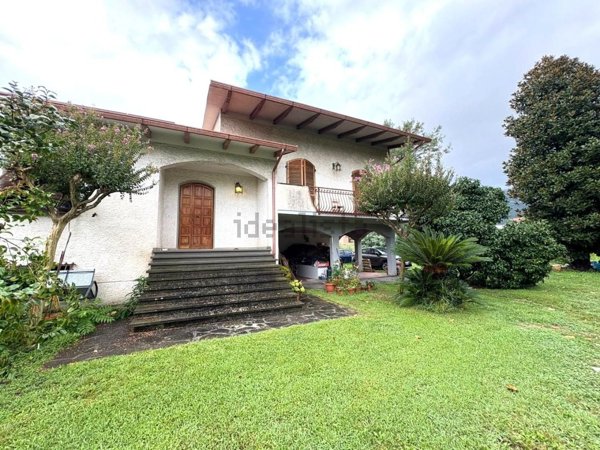 casa indipendente in vendita a Montignoso in zona Cervaiolo