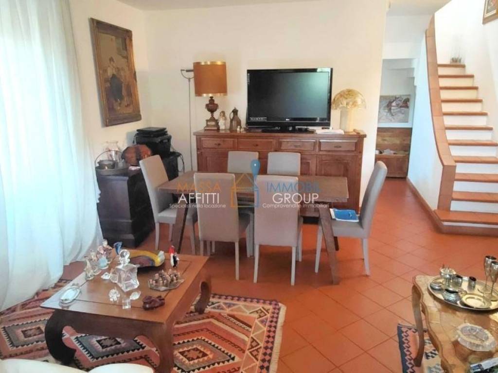 casa indipendente in vendita a Montignoso in zona Cervaiolo