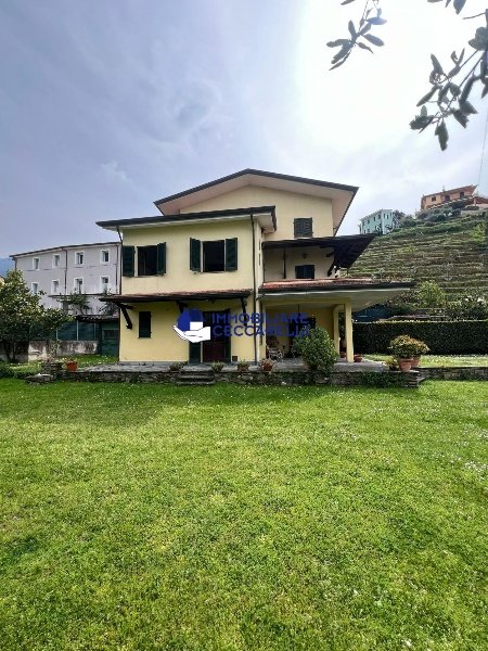 casa indipendente in vendita a Montignoso in zona Capanne