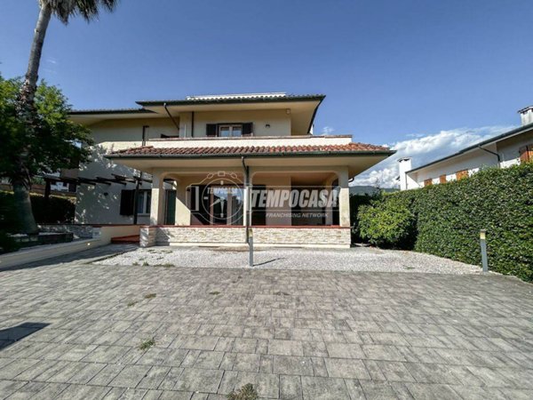 casa indipendente in vendita a Montignoso in zona Cinquale