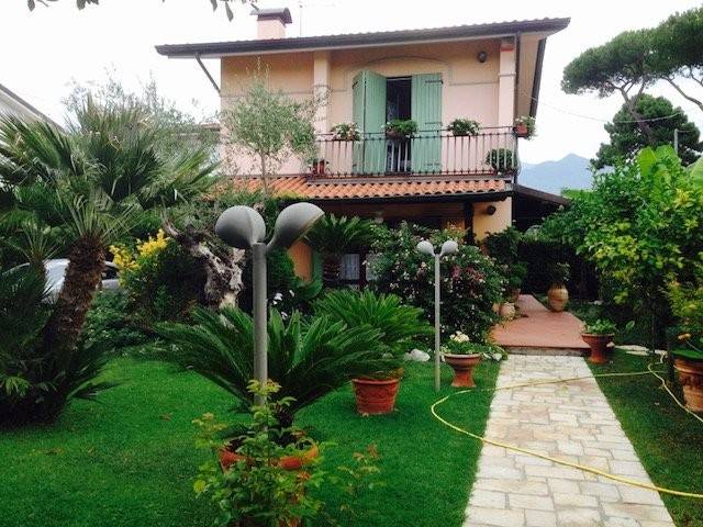 casa indipendente in vendita a Montignoso in zona Cinquale