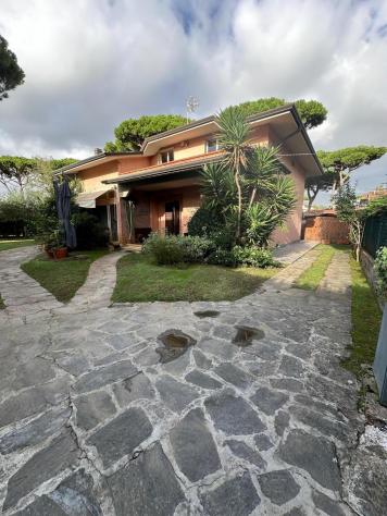 casa indipendente in vendita a Montignoso in zona Cinquale