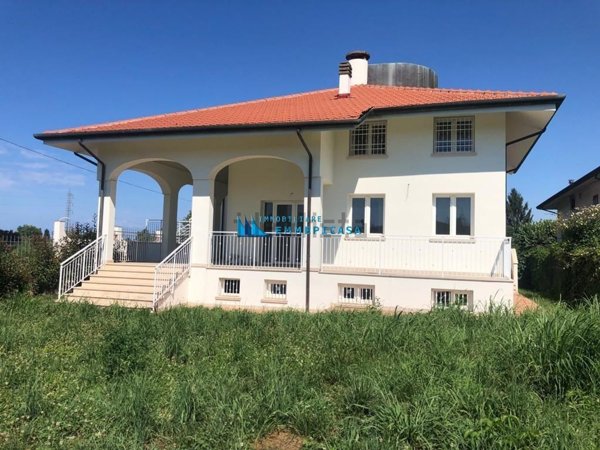 casa indipendente in vendita a Montignoso in zona Cervaiolo