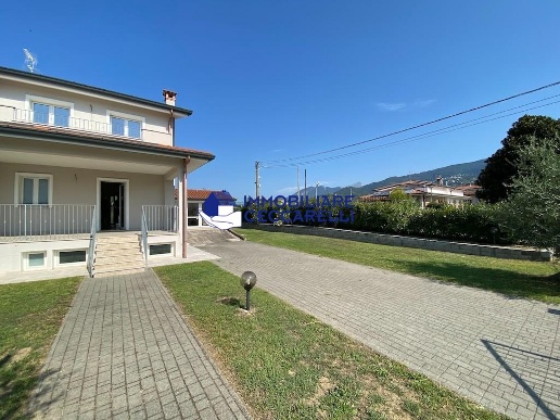 casa indipendente in vendita a Montignoso in zona Renella