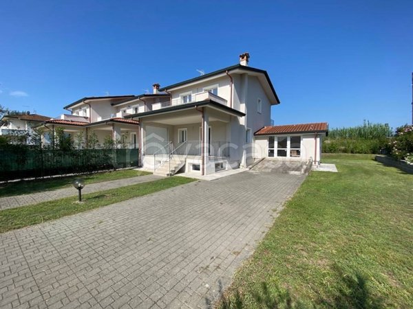 casa indipendente in vendita a Montignoso in zona Renella
