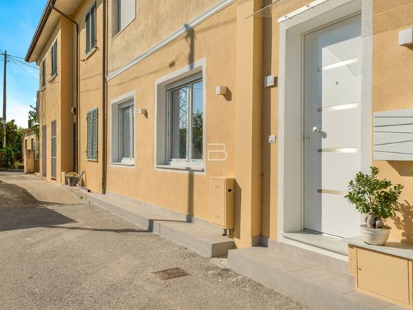 appartamento in vendita a Montignoso in zona Cervaiolo