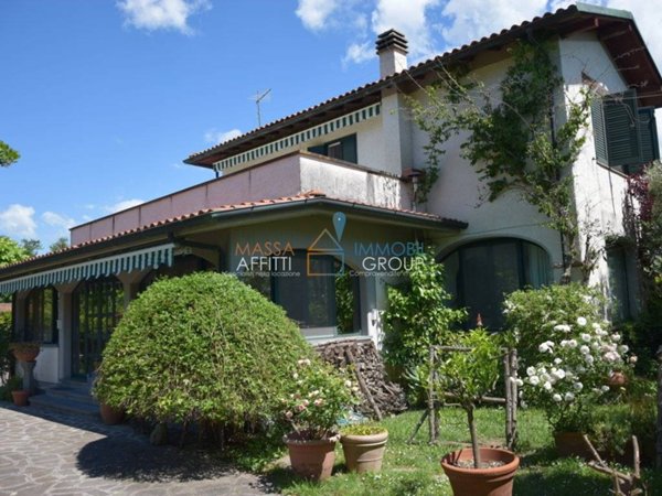 casa indipendente in vendita a Montignoso in zona Renella
