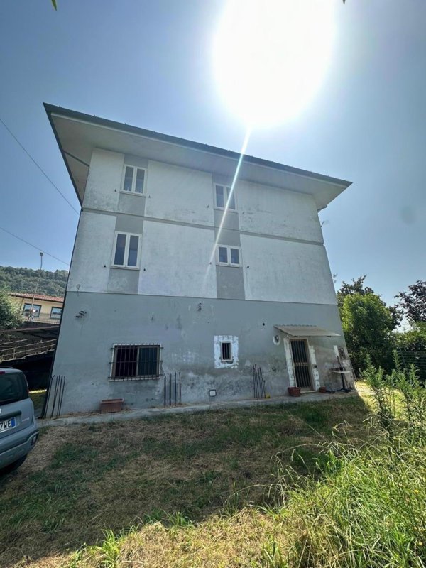 casa indipendente in vendita a Montignoso in zona Cervaiolo