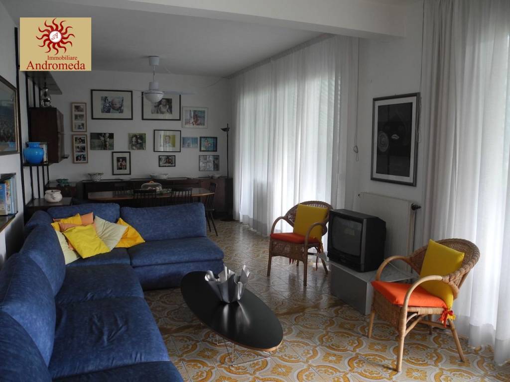 casa indipendente in vendita a Montignoso in zona Cinquale