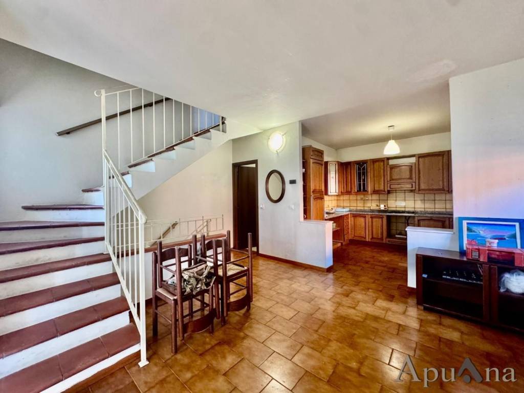 casa indipendente in vendita a Montignoso in zona Capanne