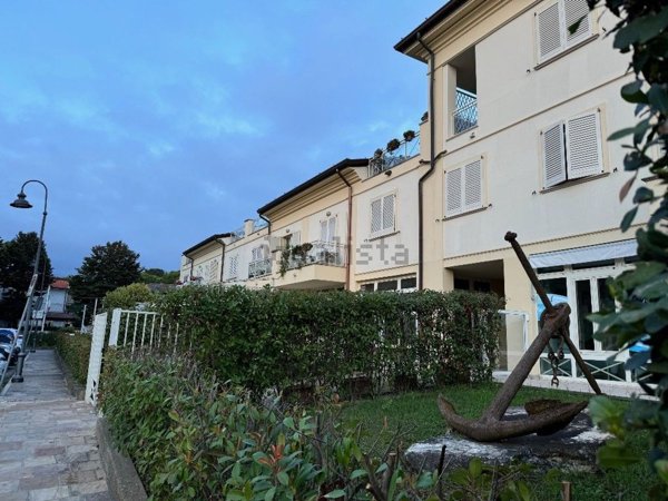 appartamento in vendita a Montignoso in zona Cinquale