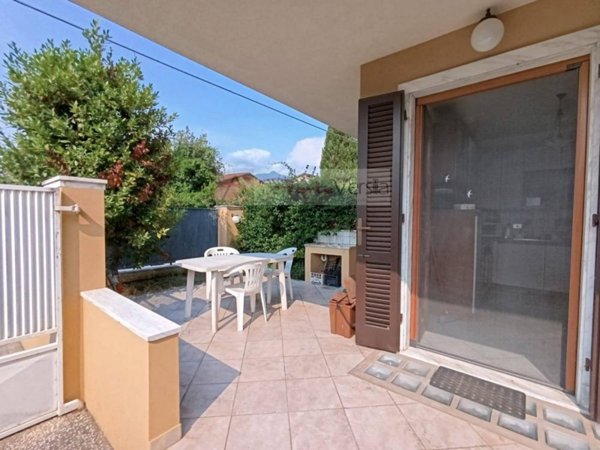 casa indipendente in vendita a Montignoso in zona Cinquale