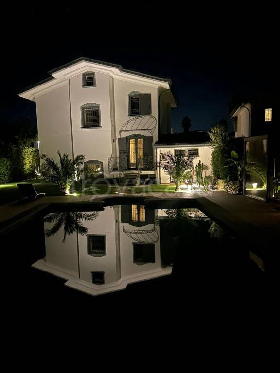 casa indipendente in vendita a Montignoso