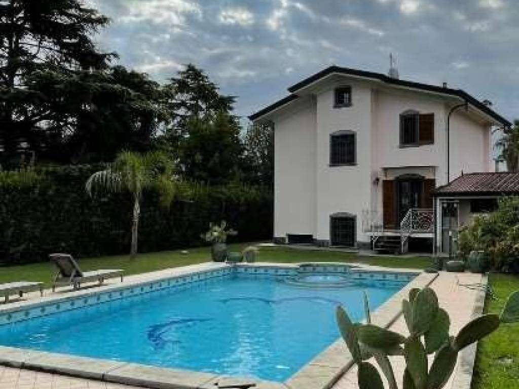 casa indipendente in vendita a Montignoso in zona Renella