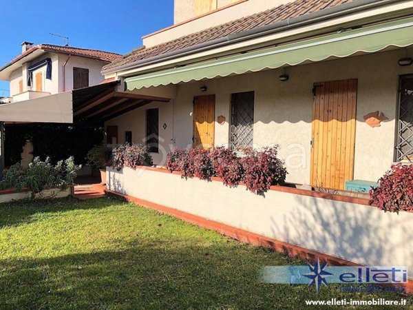 casa indipendente in vendita a Montignoso in zona Renella