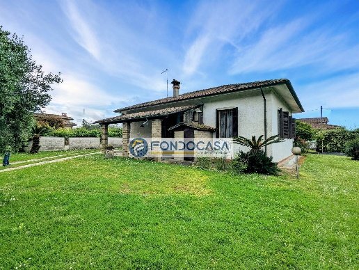 casa indipendente in vendita a Montignoso in zona Cervaiolo