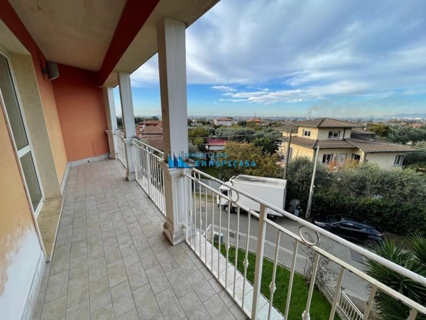 ufficio in vendita a Montignoso in zona Cervaiolo