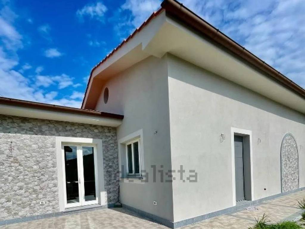 casa indipendente in vendita a Montignoso
