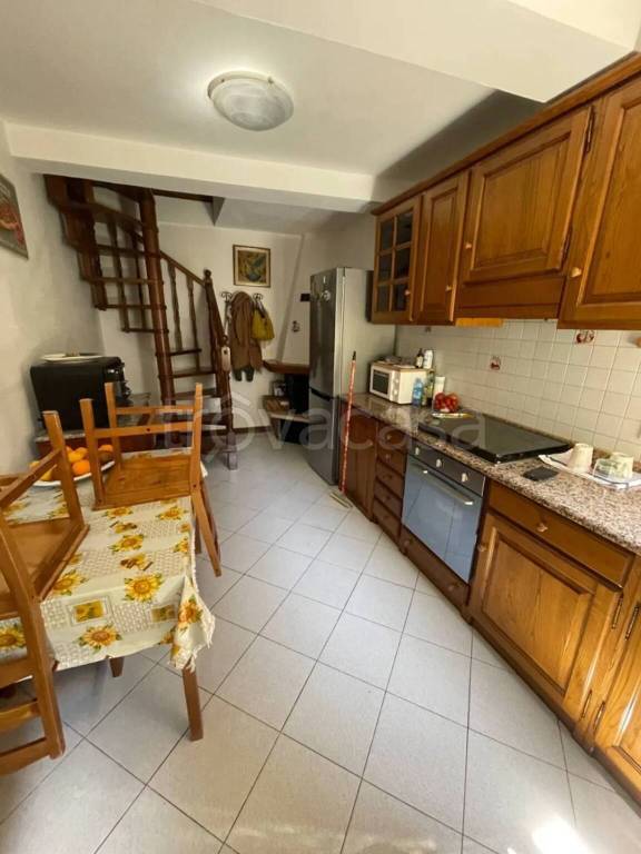casa indipendente in vendita a Montignoso in zona Capanne