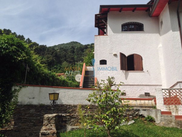casa indipendente in vendita a Montignoso