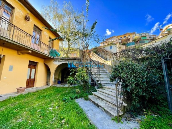 casa indipendente in vendita a Montignoso