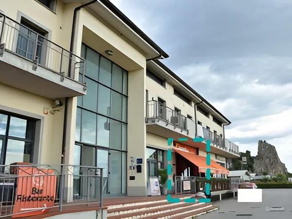 negozio in vendita a Montignoso in zona Renella