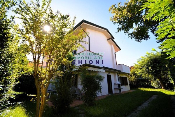 casa indipendente in vendita a Montignoso in zona Cinquale