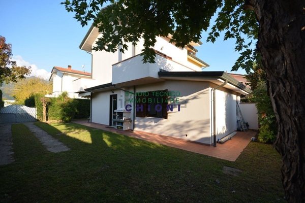 casa indipendente in vendita a Montignoso in zona Cinquale