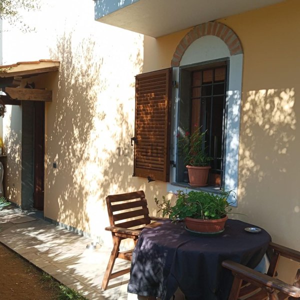 casa indipendente in vendita a Montignoso