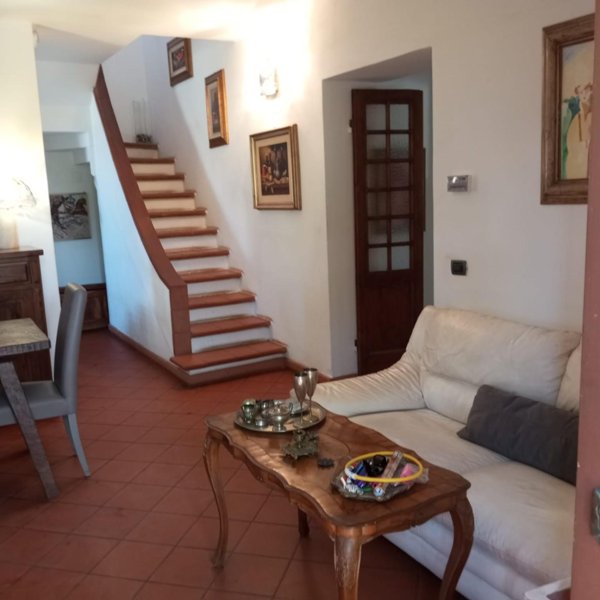 casa indipendente in vendita a Montignoso