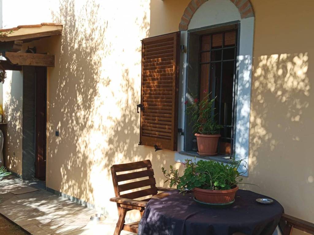 casa indipendente in vendita a Montignoso in zona Debbia