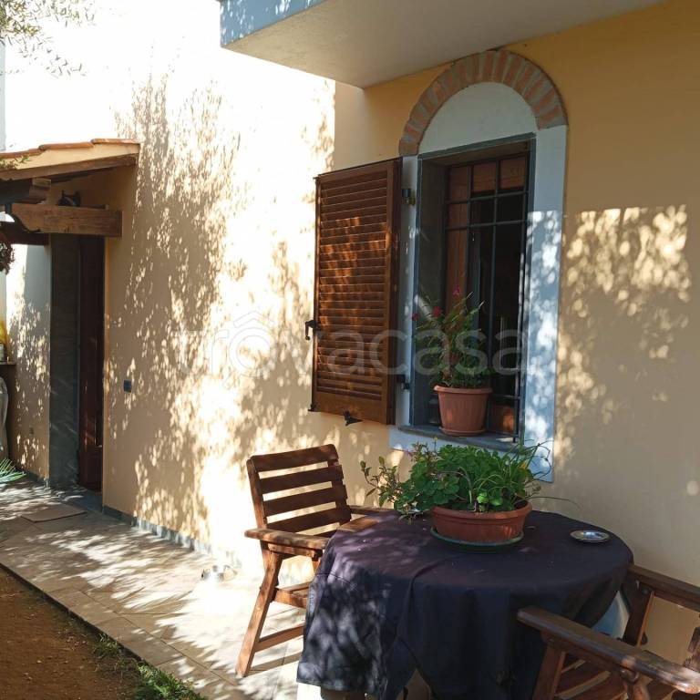 casa indipendente in vendita a Montignoso