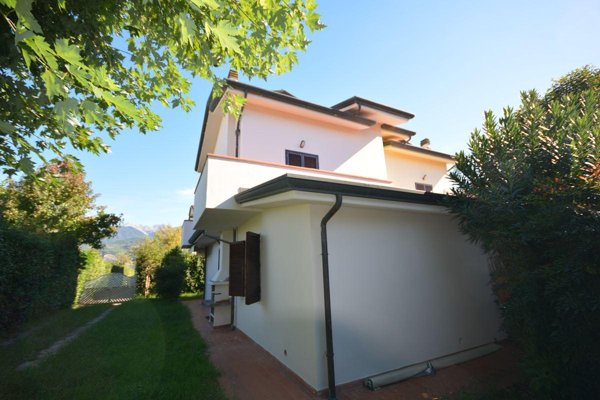 casa indipendente in vendita a Montignoso in zona Cinquale