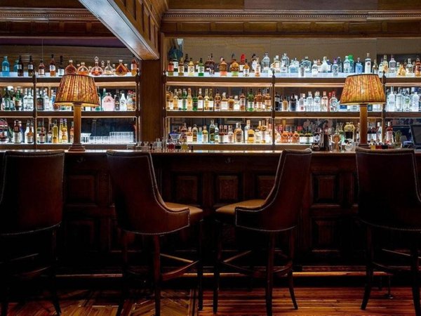 negozio in vendita a Montignoso in zona Debbia