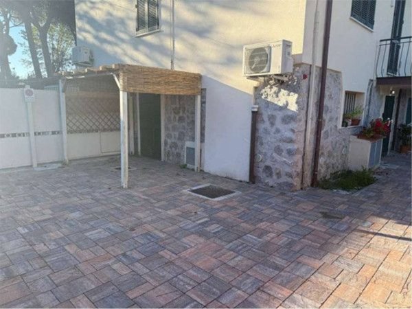 casa indipendente in vendita a Montignoso in zona Cinquale