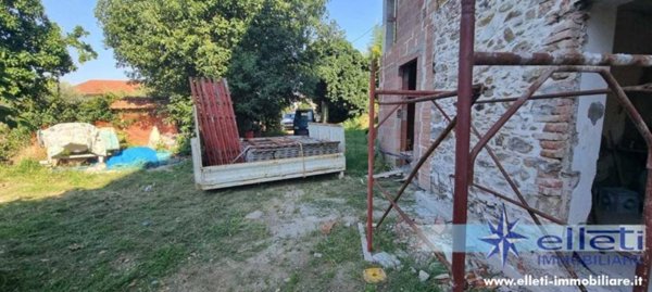 casa indipendente in vendita a Montignoso in zona Debbia