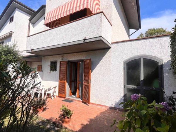 casa indipendente in vendita a Montignoso in zona Cinquale