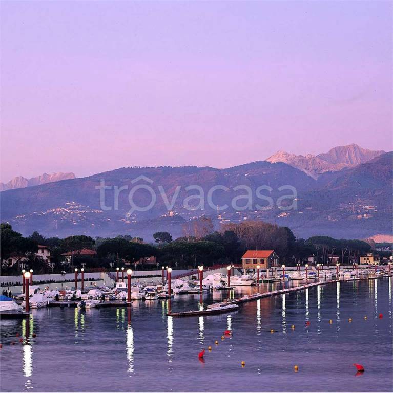 appartamento in vendita a Montignoso in zona Cinquale