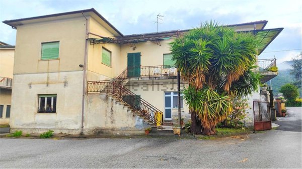 casa indipendente in vendita a Montignoso