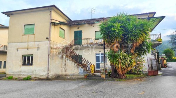 casa indipendente in vendita a Montignoso