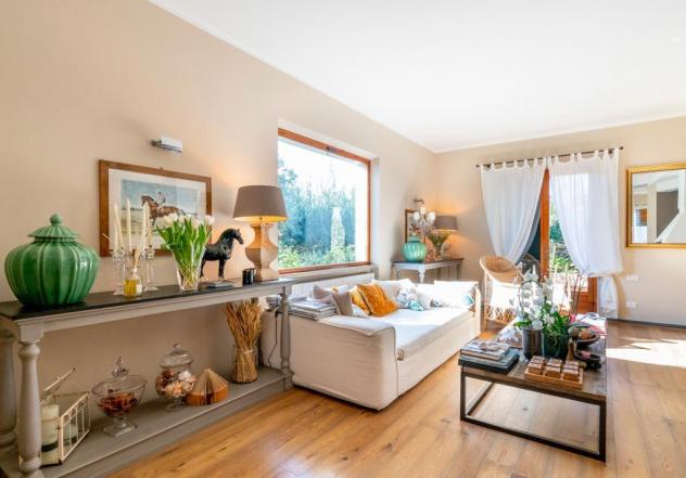 casa indipendente in vendita a Montignoso in zona Cervaiolo