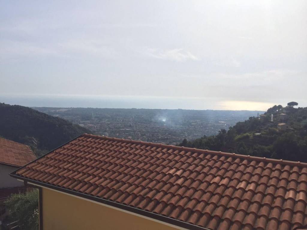 casa indipendente in vendita a Montignoso in zona Sant'Eustachio