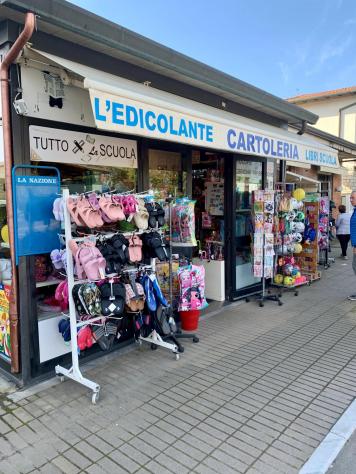 negozio in vendita a Montignoso in zona Cinquale