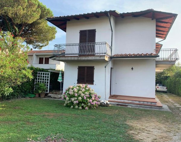 casa indipendente in vendita a Montignoso in zona Cinquale