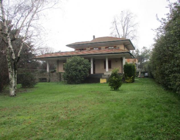 casa indipendente in vendita a Montignoso