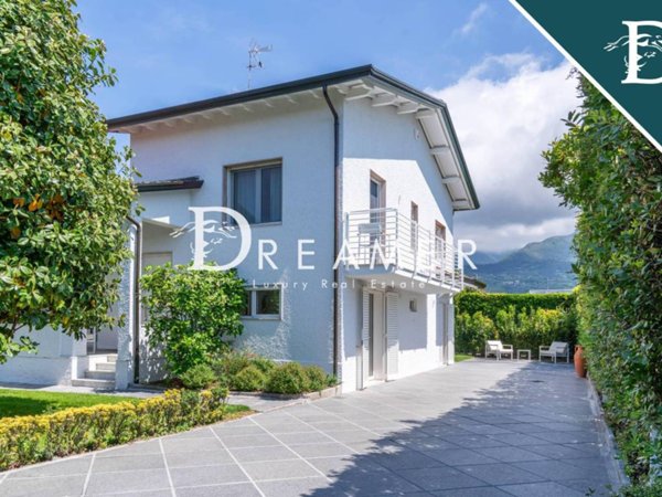 casa indipendente in vendita a Montignoso in zona Cinquale